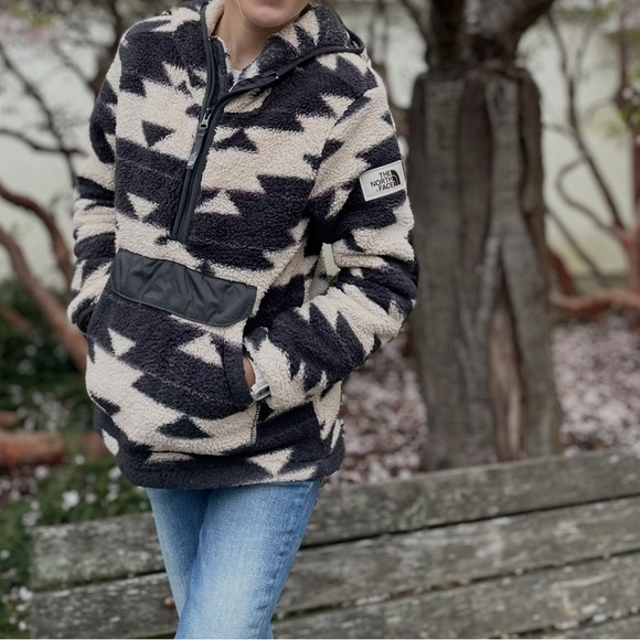 The North Face Campshire Aztec Hoodie - Picture 1 of 13